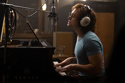 Taron Egerton es Elton John en Rocketman, la biopic que se estrena este jueves