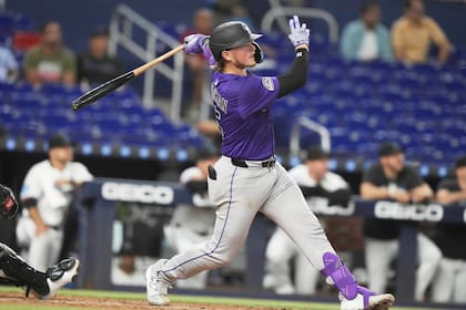 Rockies rompen racha de ocho derrotas al ganar 6-4 a Marlins con par de jonrones de Goodman