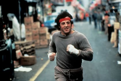 Rocky Balboa (Sylvester Stallone) en acción, por las calles de Filadelfia, de cara a su primera pelea con Apollo Creed, un esfuerzo que le cambiaría la vida (al personaje y al actor)