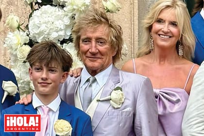 Rod Stewart junto a su mujer, Penny Lancaster, y su hijo menor, Aiden, en la boda de Liam Stewart y Nicole Artukovich.