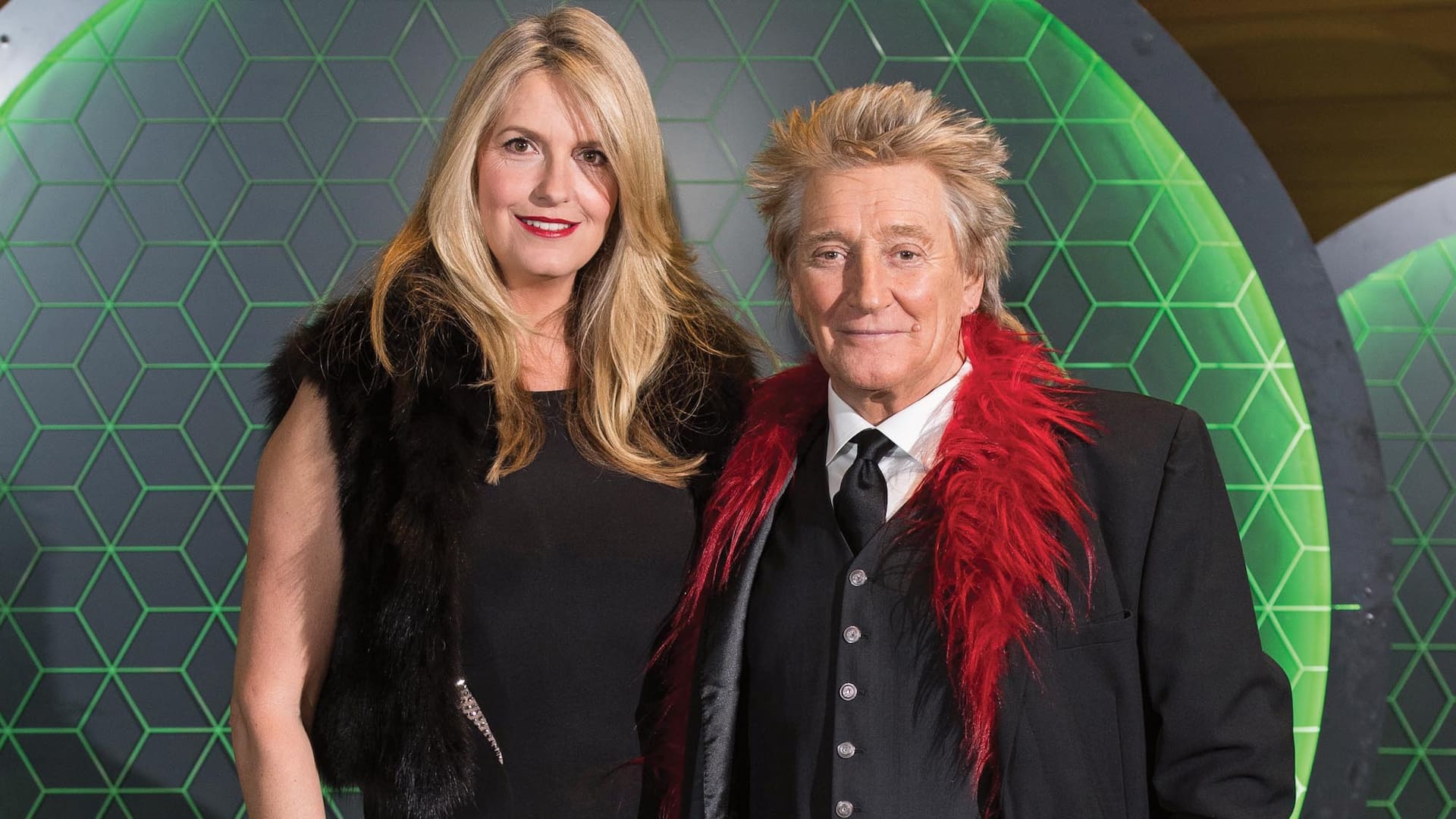 Rod Stewart con su esposa Penny Lancaster y los dos hijos de la pareja: Alastair y Aiden