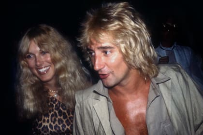 Rod y Alana Stewart a fines de los 70, a punto de ingresar a la famosa disco de Nueva York, Studio 54