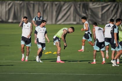Rodeada de lonas que buscan preservar la intimidad, la selección se entrena en el Compass Minerals National Performance Center, el lujoso complejo de Sporting Kansas City
