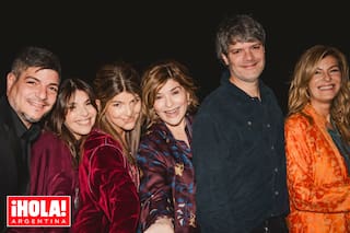 Entramos a la fiesta celebrada en su casa junto a sus hijos, sus ex cuñados y los invitados famosos