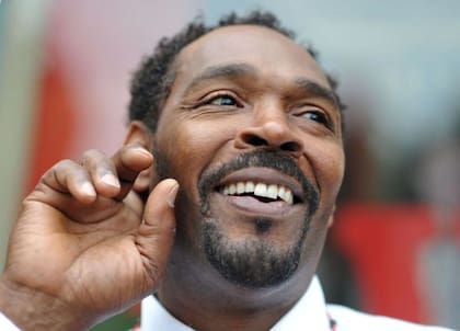 Rodney King llamó a la calma durante los disturbios. Años después publicó un libro y se hizo una película de su caso. Murió ahogado en su piscina en junio de 2012. Tenía 46 años (Crédito: Joe Klamar/AFP)