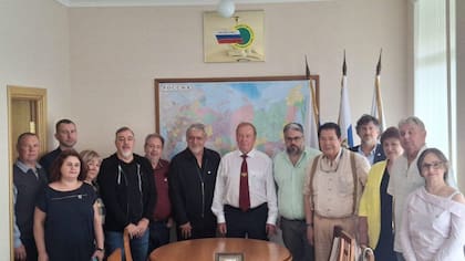Rodolfo Aguiar (a la izquierda, de campera negra) en Rusia