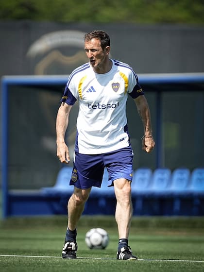 Rodolfo Arruabarrena, DT de Boca, en una práctica
