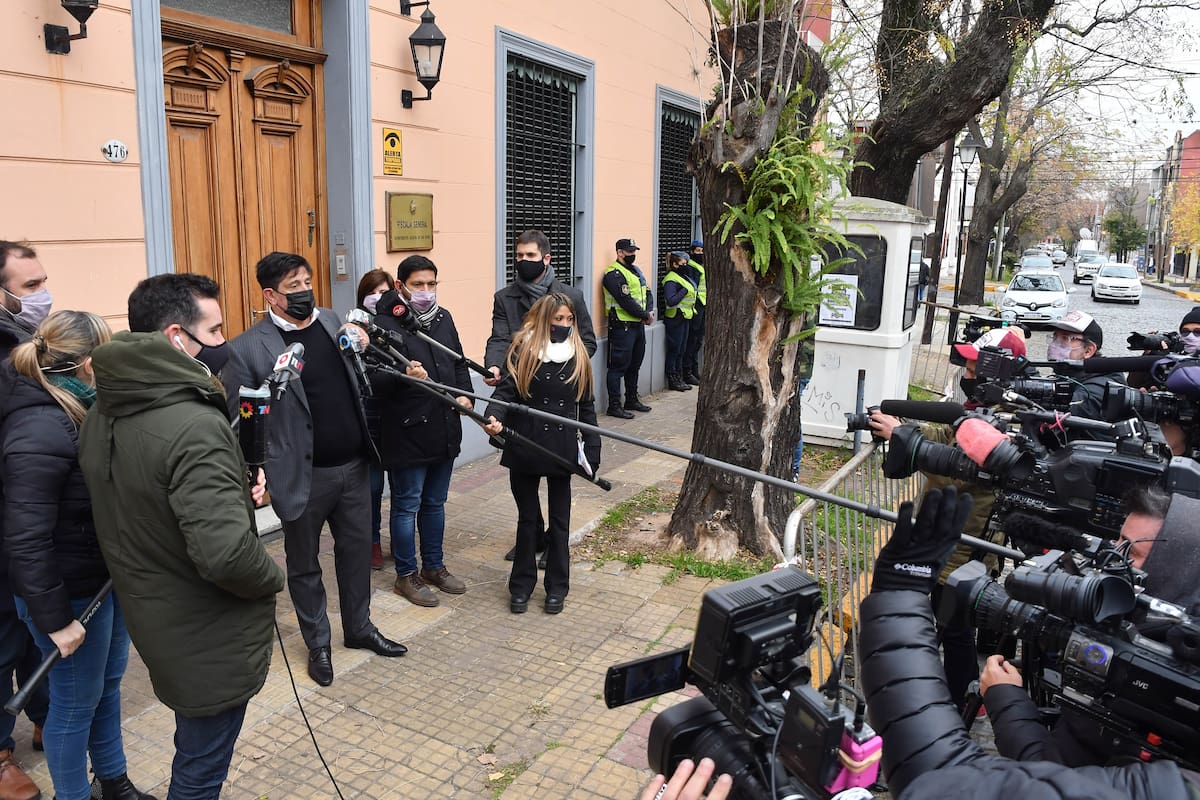 Rodolfo Baqué, abogado de la enfermera Dahiana Gisela Madrid, en la puerta de la Fiscalía General de San Isidro, antes de la declaración indagatoria de la imputada por la muerte de Diego Maradona