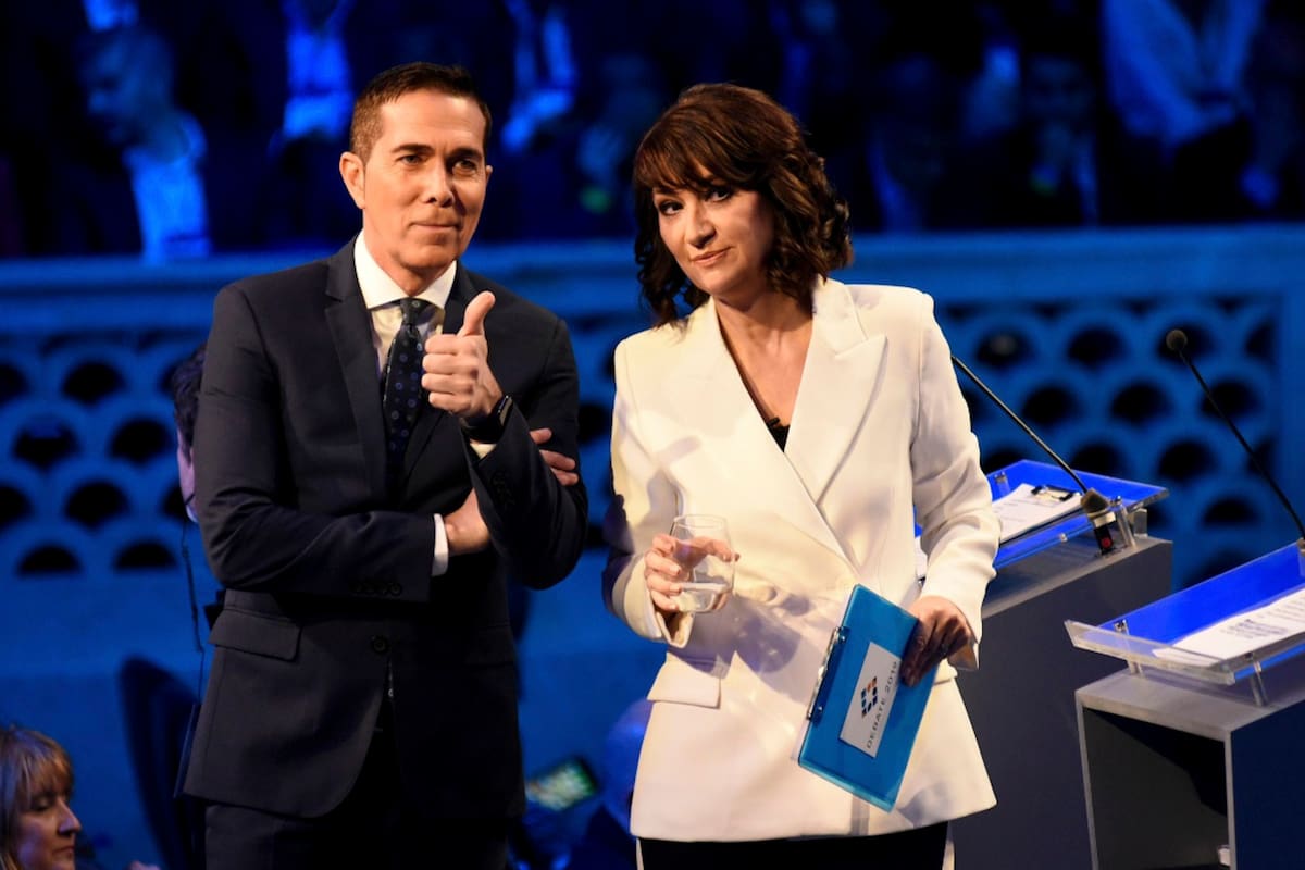 Rodolfo Barili y Maria Laura Santillán, los moderadores del debate