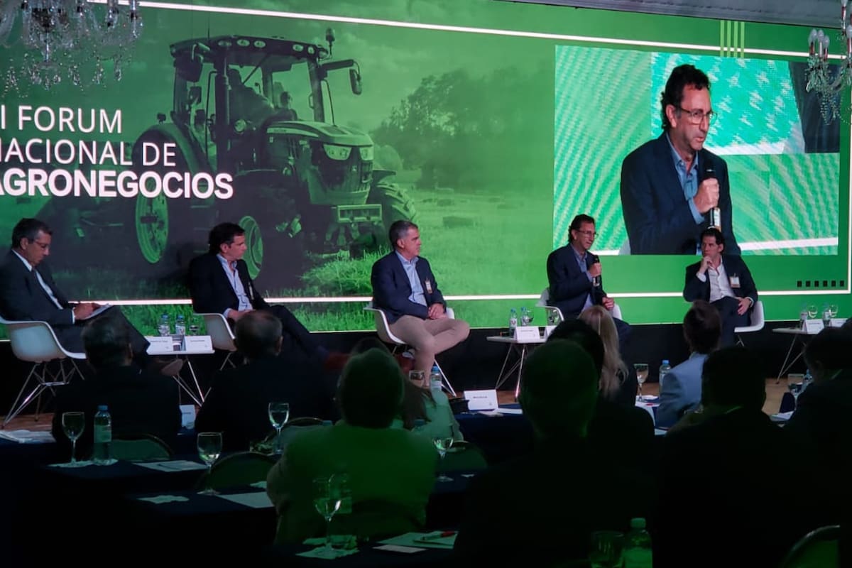 Rodolfo de Felipe, presidente de LIDE Argentina; Enrique Flaiban, CEO del Grupo Los Grobo; Christian Angio, CEO de Goyaike; Ezequiel Garbers, country manager de Adecoagro, y Agustín Dranovsky, CEO de Compañía de Tierras Sud Argentino