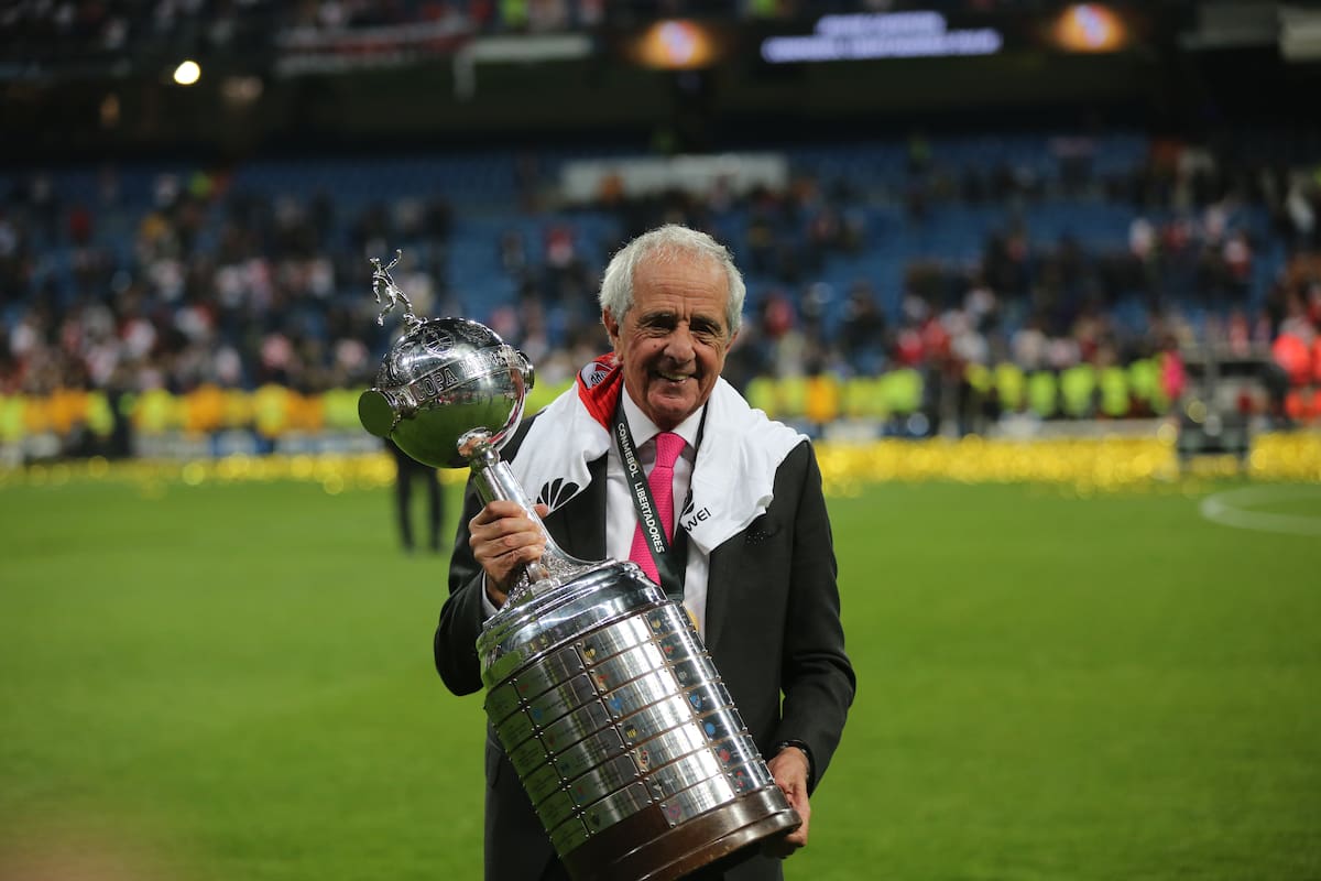 Rodolfo D'Onofrio, con la Copa Libertadores en el Santiago Bernabéu