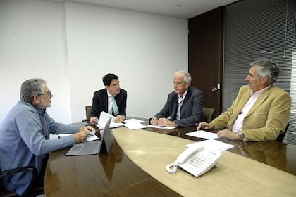 Rodolfo D'Onofrio junto a Carlos Melconian, Enrique Szewach y Rodolfo Santangelo