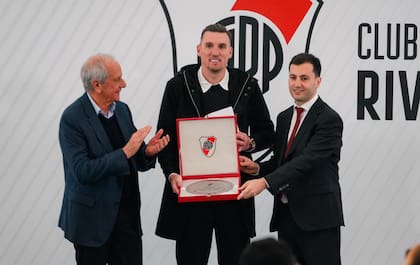 Rodolfo D'Onofrio, junto a Stefano Di Carlo, el día de la despedida al arquero Franco Armani