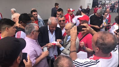 Rodolfo D´Onofrio, reelegido como presidente de River