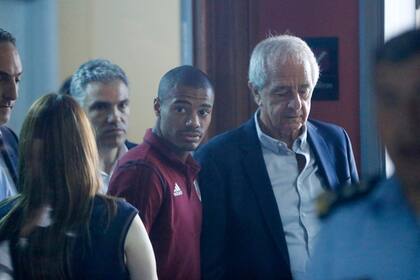 Rodolfo D´Onofrio y Nicolás De La Cruz se retiran de la fiscalía tras prestar declaración