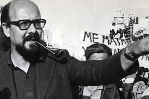 Rodolfo Ortega Peña, asesinado por la Triple A, en la esquina de Carlos Pellegrini y Arenales, el 31 de julio de 1974