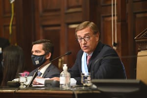 Rodolfo Suarez (UCR) aparece en la boleta como candidato suplente al Senado