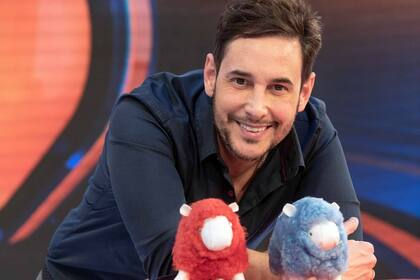 En América, Rodrigo Lussich conduce El show de los escandalones, un desprendimiento del exitoso Intrusos