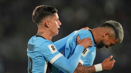 Rodrigo Aguirre, de la selección de Uruguay, festeja luego de conseguir el primer tanto ante Perú en un duelo de la eliminatoria mundialista disputado el jueves 4 de septiembre de 2025 (AP Foto/Matilde Campodonico)