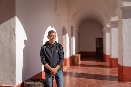 Rodrigo Astudillo es guía en Santa Catalina y protege con compromiso la estancia de la familia Díaz.