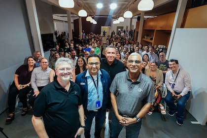 Rodrigo Cofiño, Vishal Anand, Sebastían Bainer, Srini Shankar y equipo.