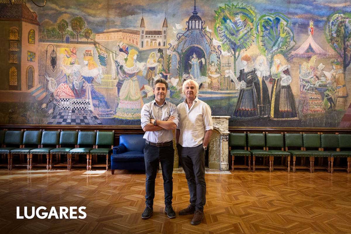 Rodrigo Contreras (izquierda), al frente de la franquicia, y Pablo Campos (derecha), dueño de la marca Croque Madame. Al fondo, el mural de Soldi en el Colegio de Escribanos.
