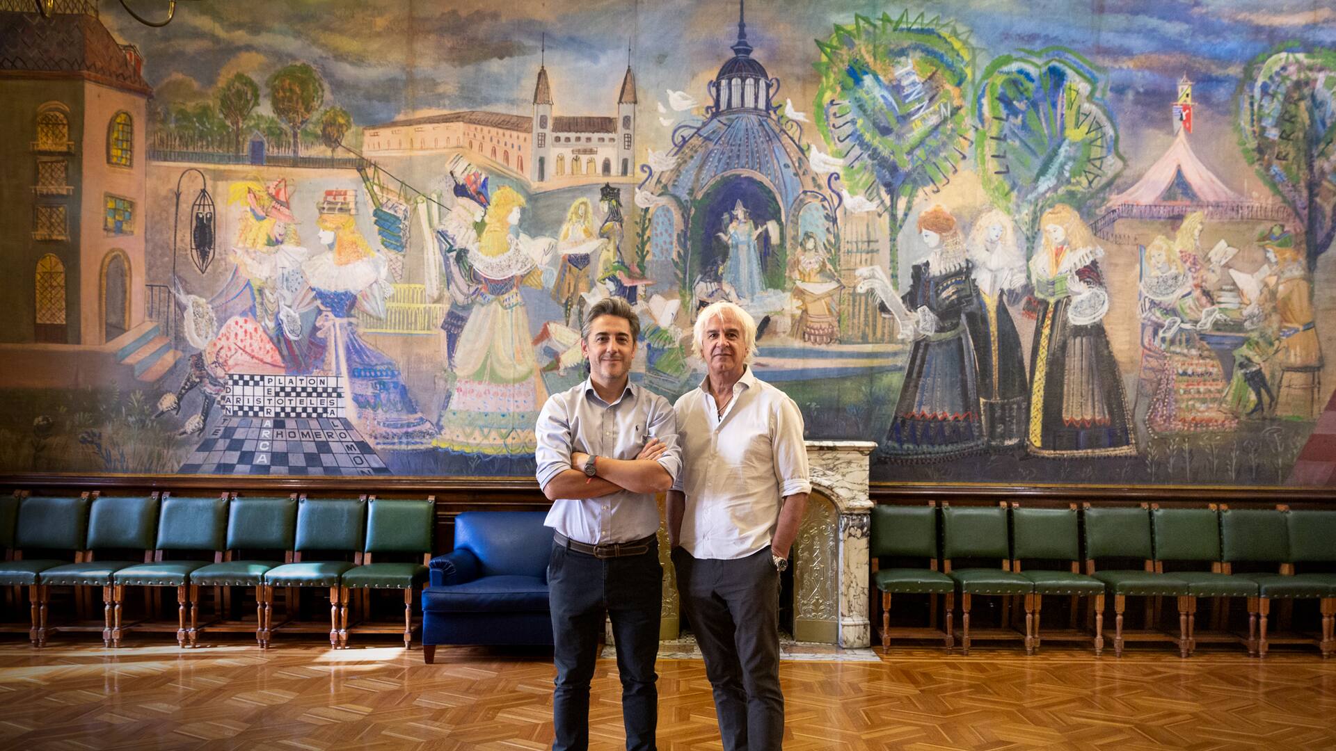 Rodrigo Contreras (izquierda), al frente de la franquicia, y Pablo Campos (derecha), dueño de la marca Croque Madame. Al fondo, el mural de Soldi en el Colegio de Escribanos.