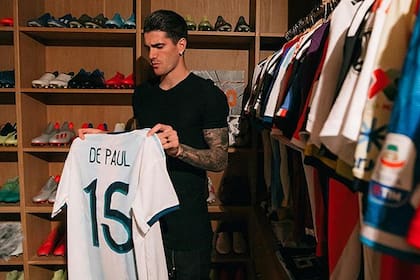 Rodrigo de Paul y la mejor camiseta de todas las de su colección: la que usa en la selección argentina.