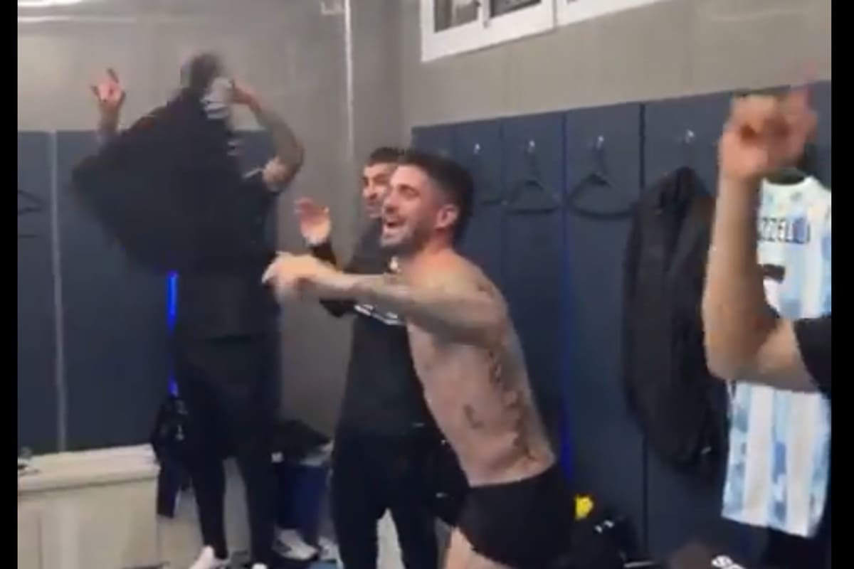 Rodrigo de Paul, al mando de los festejos en el vestuario argentino