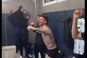 Rodrigo de Paul, al mando de los festejos en el vestuario argentino