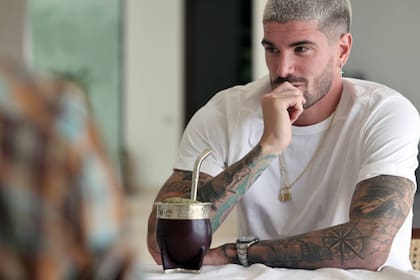 Rodrigo de Paul dio una entrevista íntima a la revista Rolling Stone y mostró parte de su hogar