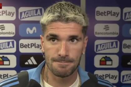 Rodrigo De Paul entrevistado por la prensa tras el partido con Colombia