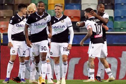 Rodrigo de Paul festeja su gol para Udinese frente al Genoa, por la 8° fecha de la Serie A de Italia.