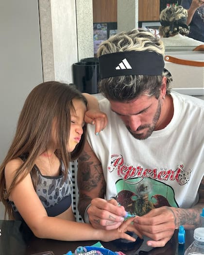 Rodrigo De Paul junto a su hija Francesca. Foto/Instagram: @rodridepaul