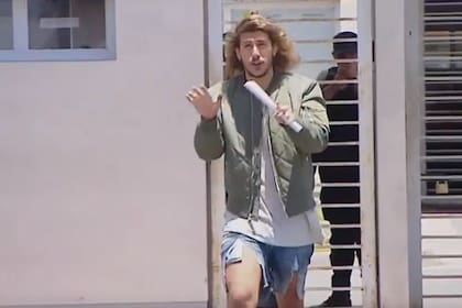 Rodrigo Eguillor, cuando fue liberado en 2018 tras pasar una noche en una dependencia del Servicio Penitenciario Bonaerense