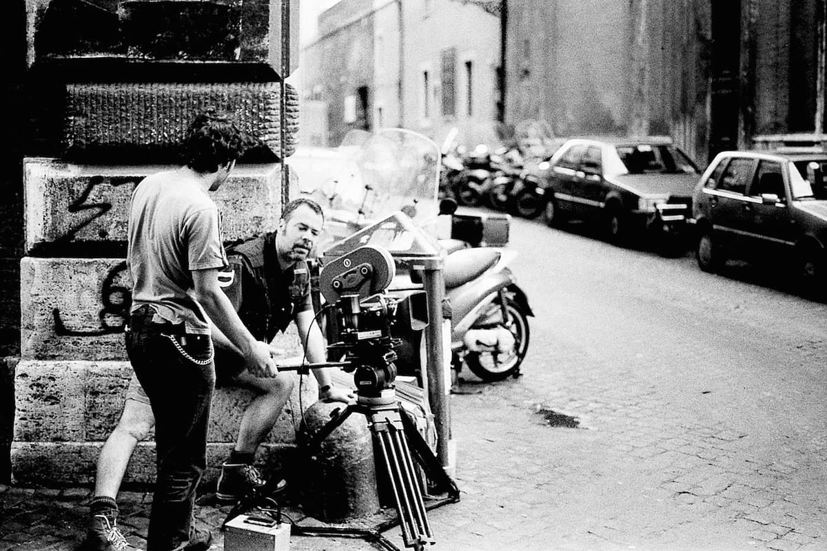 Rodrigo Espina en Roma, filmando escenas de su documental sobre Luca Prodan.