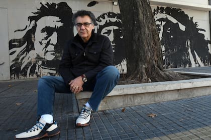 Rodrigo García Barcha filma en Buenos Aires una miniserie sobre la novela "Santa Evita", de Tomás Eloy Martínez