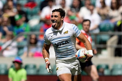 Rodrigo Isgro sonríe rumbo al try ante Fiji