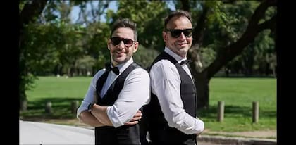 Rodrigo Lussich y Adrián Pallares en el clip de apertura de Socios en el espectáculo