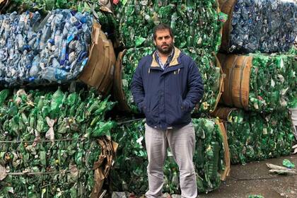 Rodrigo Miles recuperó una fábrica que estaba abandonada hace 12 años; el ingeniero se dedica al reciclaje de plástico y tiene como clientes a empresas textiles y de pinturas