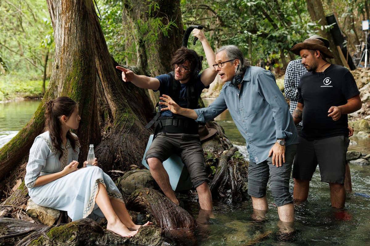 Rodrigo Prieto en el set de "Pedro Páramo", una nueva adaptación del clásico de Juan Rulfo