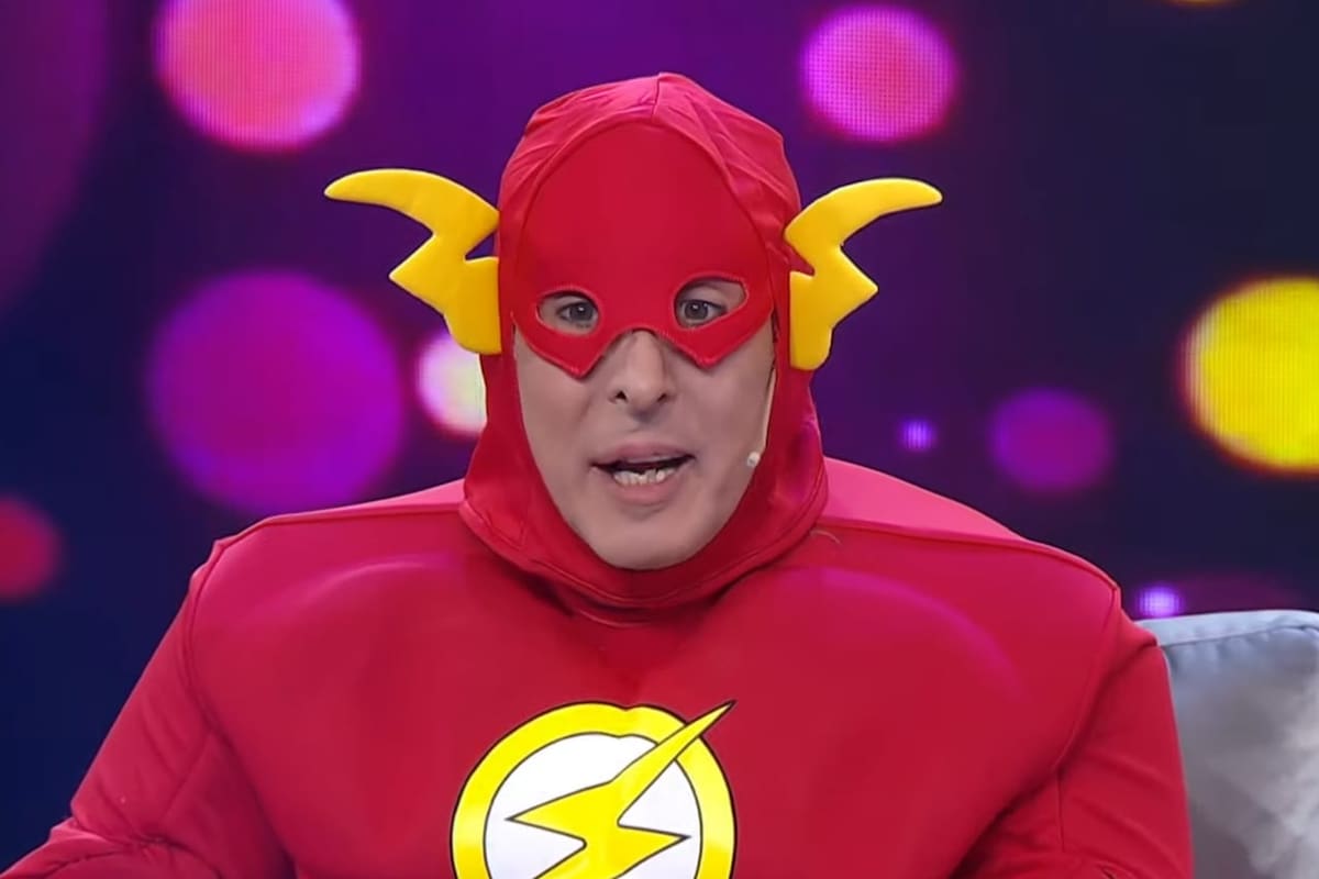 Rodrigo Vagoneta fue a Bienvenidos a bordo disfrazado de Flash y tuvo un pequeño percance