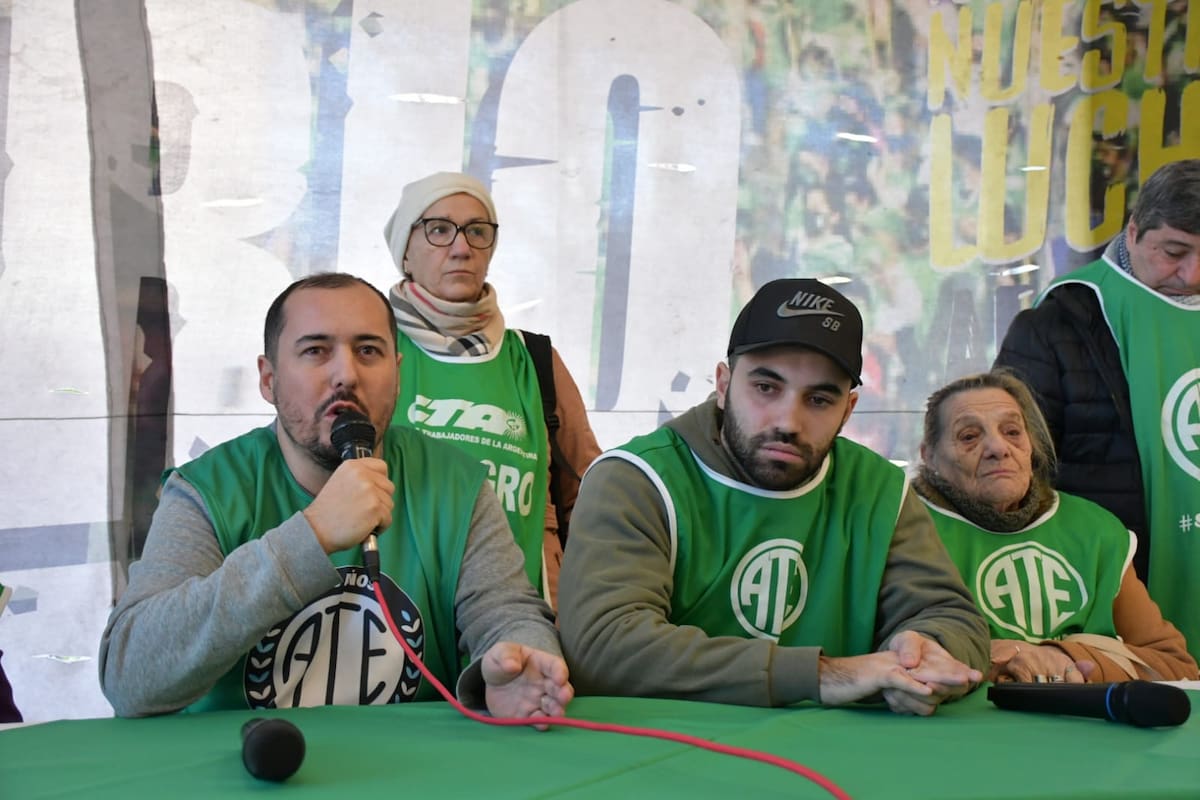 Rodrigo Vicente, de ATE, en el anuncio del paro de este miércoles