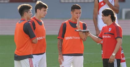 Simeone, Boyé y Driussi escuchan a Gallardo: otros tiempos