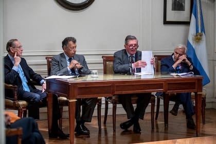 Rodríguez Giavarini, Dalla Vía, Escribano y Fraga, en la Academia Nacional de Ciencias Morales y Políticas