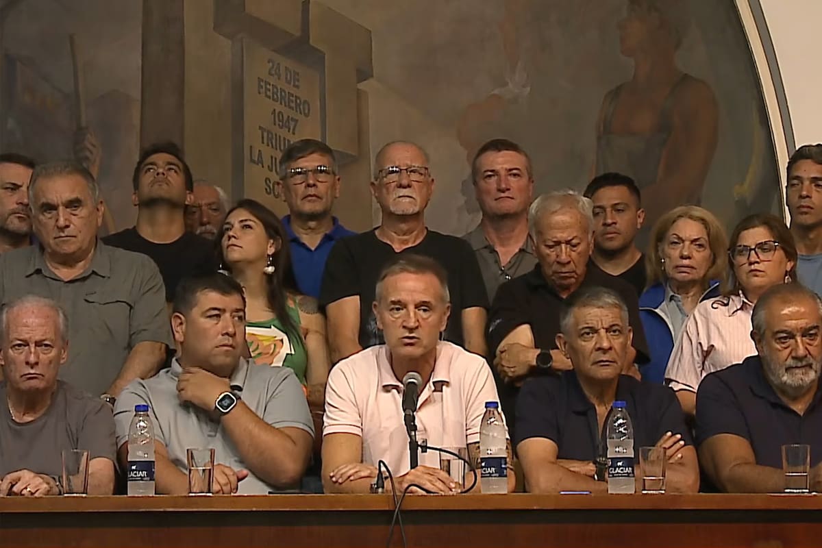 Rodríguez, Jerónimo, Sola, Argüello y Daer, en la primera fila, durante la conferencia de prensa de la CGT