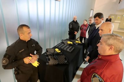 Rodríguez Larreta presentó las pistolas Taser en la Ciudad