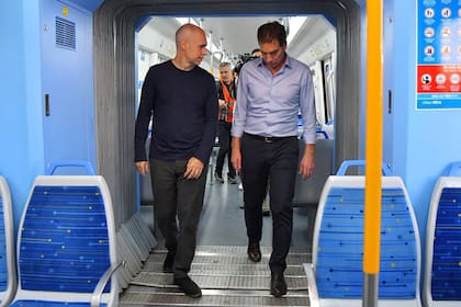 Rodríguez Larreta y Santilli, durante una recorrida por las obras del tren Mitre