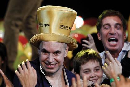 Rodríguez Larreta y su vice Diego Santilli celebran el ajustado triunfo porteño de 2015