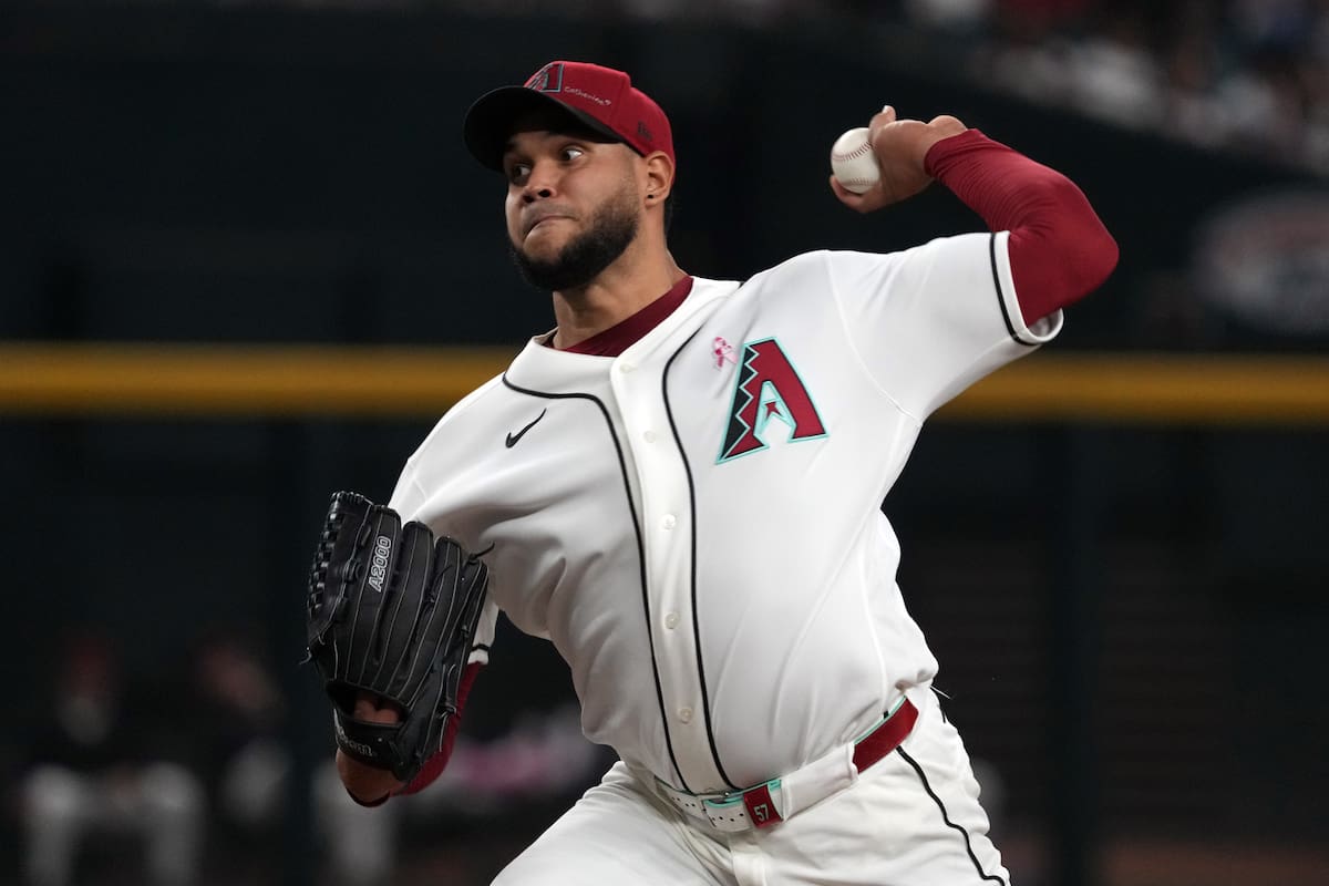 Rodríguez se queda a dos outs del juego completo y Arizona hunde 5-1 a los Mets